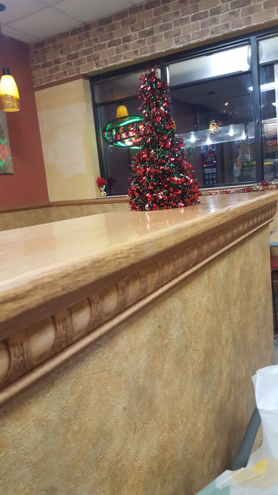 Subway | restaurant | 3020 E 8th Rd, North Utica, IL 61373, USA | 8156674572 OR +1 815-667-4572