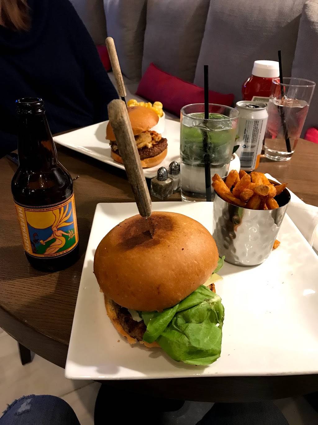 bur bun | restaurant | 9000 Overlook Blvd suite 1, Brentwood, TN 37027, USA | 6153700111 OR +1 615-370-0111