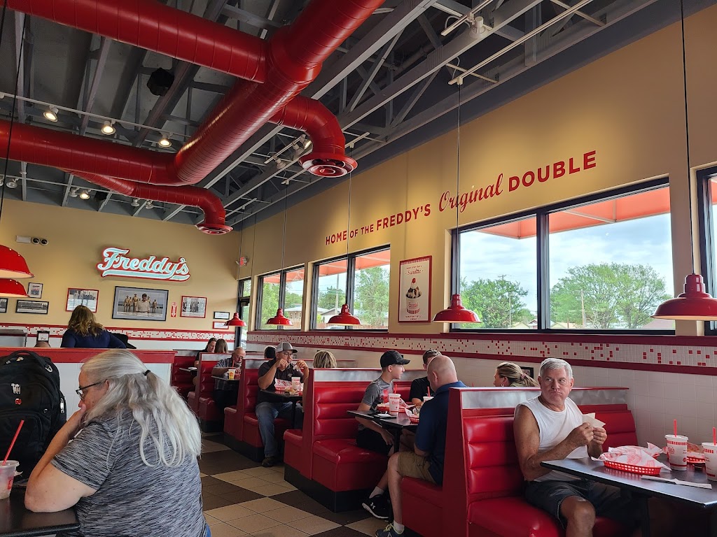 Freddys Frozen Custard & Steakburgers | restaurant | 1800 W Wyatt Earp Blvd, Dodge City, KS 67801, USA | 6203716700 OR +1 620-371-6700