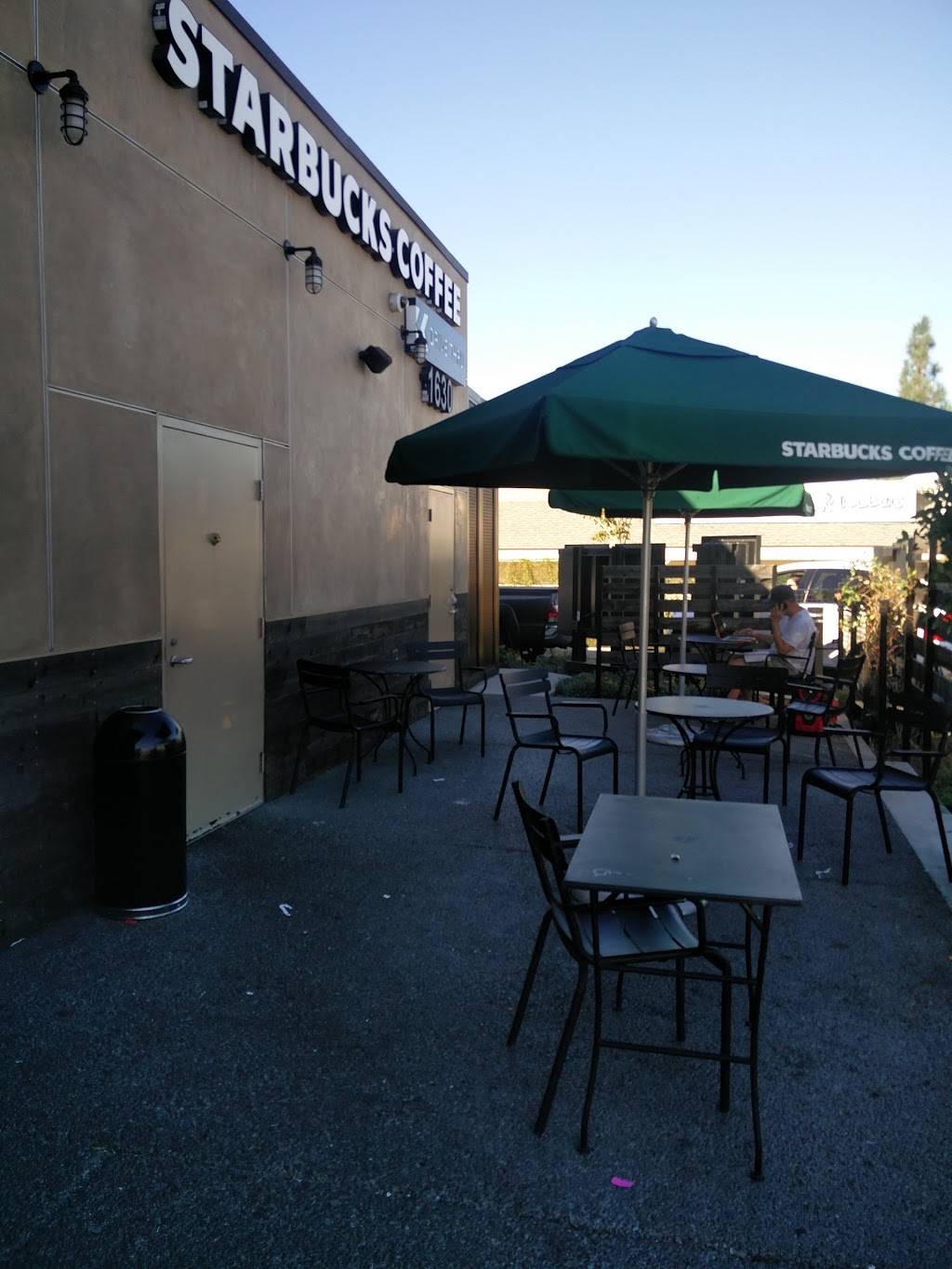 Starbucks | cafe | 1630 E. Chapman Blvd, Orange, CA 92866, USA | 7142893682 OR +1 714-289-3682
