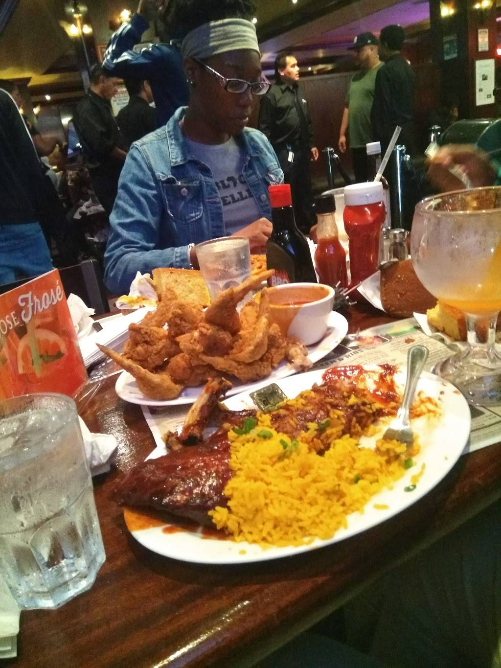 Dallas BBQ | meal takeaway | 180 Livingston St, Brooklyn, NY 11201, USA | 7186435700 OR +1 718-643-5700