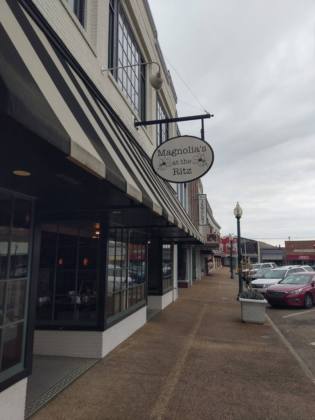 Magnolias @ the Ritz | restaurant | 621 Commerce St, West Point, MS 39773, USA | 6625244865 OR +1 662-524-4865