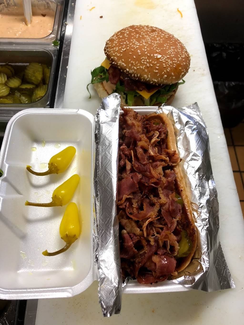 Frosty queen express | restaurant | 4761 Planz Rd, Bakersfield, CA 93309, USA | 6615565440 OR +1 661-556-5440