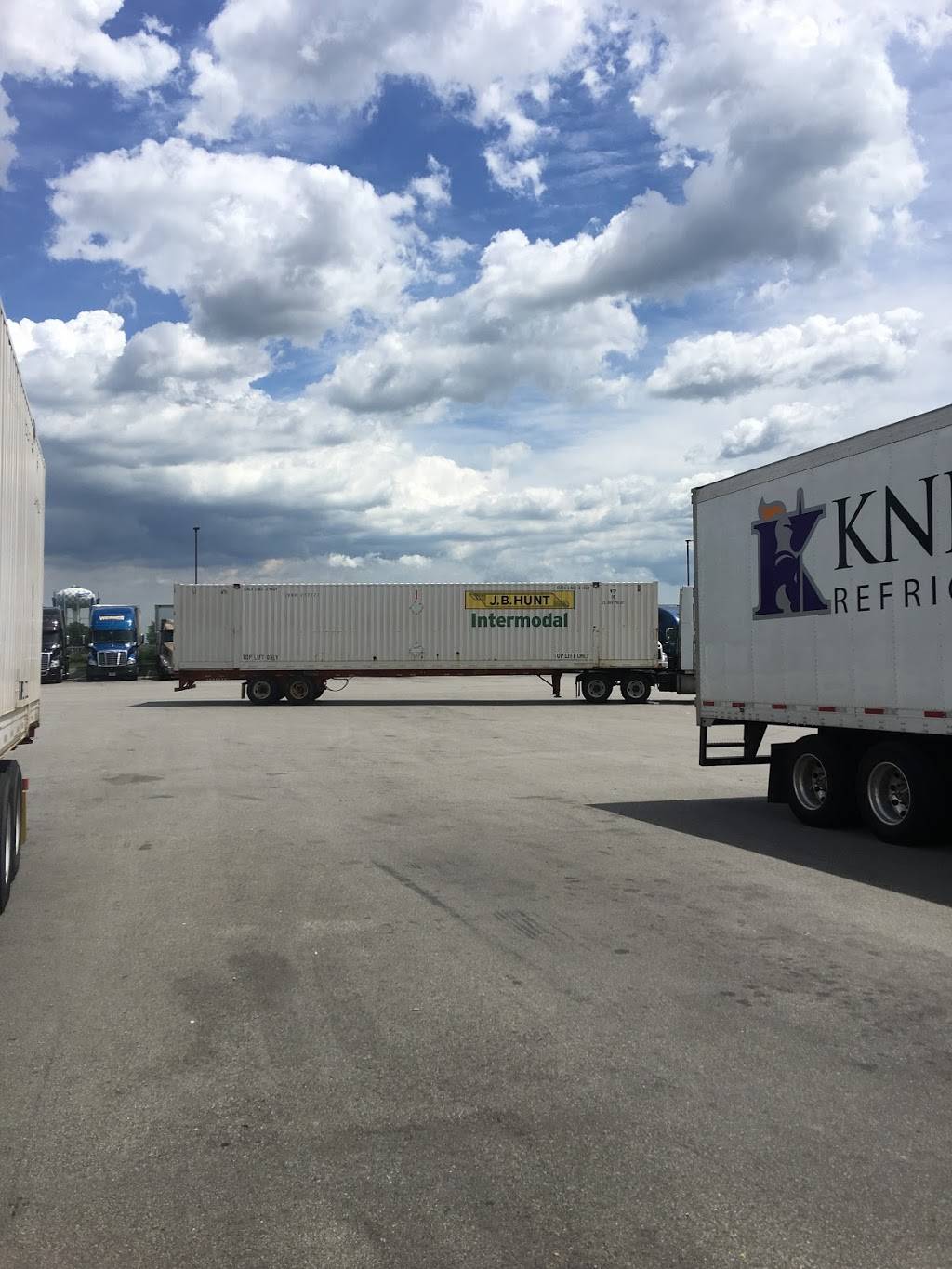 Pilot Travel Center | restaurant | 40 E Laraway Rd, Joliet, IL 60433, USA | 8157261634 OR +1 815-726-1634