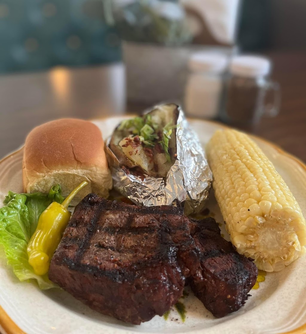 Shenaniganz Eat.Drink.Play | restaurant | 612 S Main St, Yreka, CA 96097, USA | 5305721500 OR +1 530-572-1500