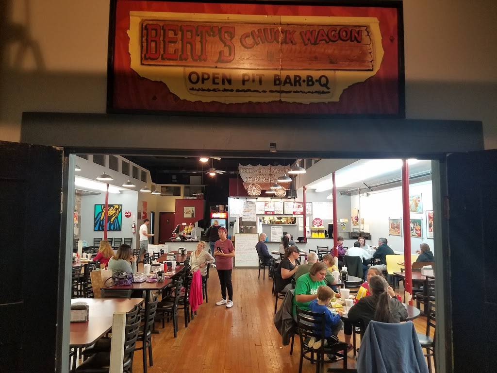 Berts Chuck Wagon | restaurant | 101 E Main St, Collinsville, IL 62234, USA | 6183447993 OR +1 618-344-7993