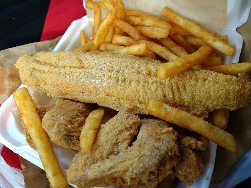 Sharx Fish & Chicken | restaurant | 8785 Blue Ridge Blvd, Kansas City, MO 64138, USA | 8168884809 OR +1 816-888-4809