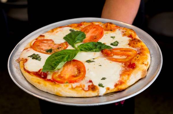 Ginos Italian Restaurant and Pizza | restaurant | 1701 S Mays St, Round Rock, TX 78664, USA | 5122189922 OR +1 512-218-9922