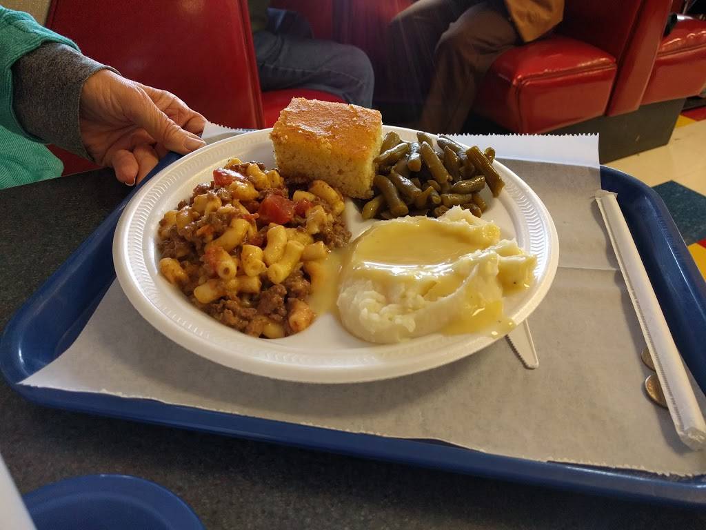 Burger Shack | restaurant | 200 S Wadesboro Blvd, Mt Gilead, NC 27306, USA | 9104394204 OR +1 910-439-4204