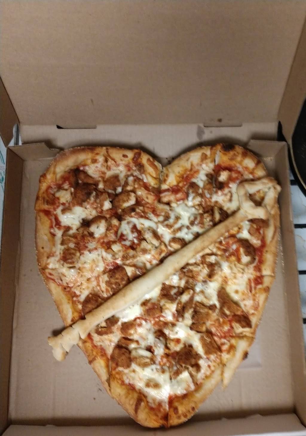 DiMaggios Pizzeria | restaurant | 3 W Village Green, Hicksville, NY 11801, USA | 5167960611 OR +1 516-796-0611