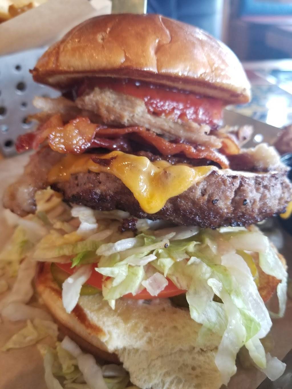 Chilis Grill & Bar | restaurant | 4000 Vinewood Ln N, Plymouth, MN 55442, USA | 7635577000 OR +1 763-557-7000