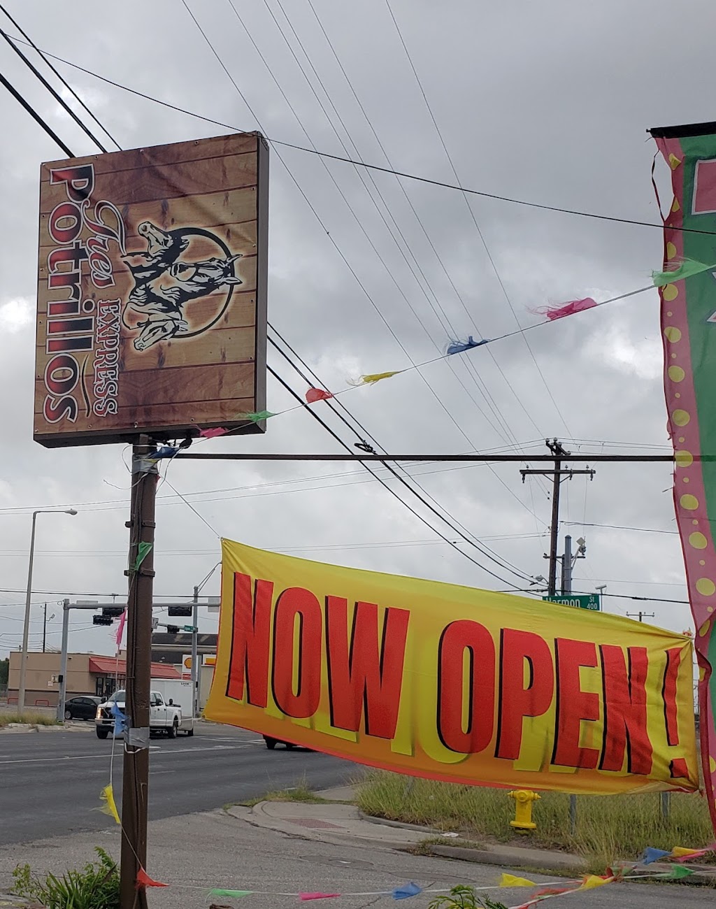 Tres Potrillos express | restaurant | 2815 Agnes St, Corpus Christi, TX 78405, USA | 3614624595 OR +1 361-462-4595