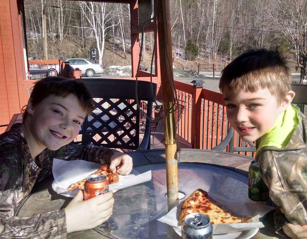 Pizza Plus | restaurant | 16043 NY-22, Stephentown, NY 12168, USA | 5187335555 OR +1 518-733-5555