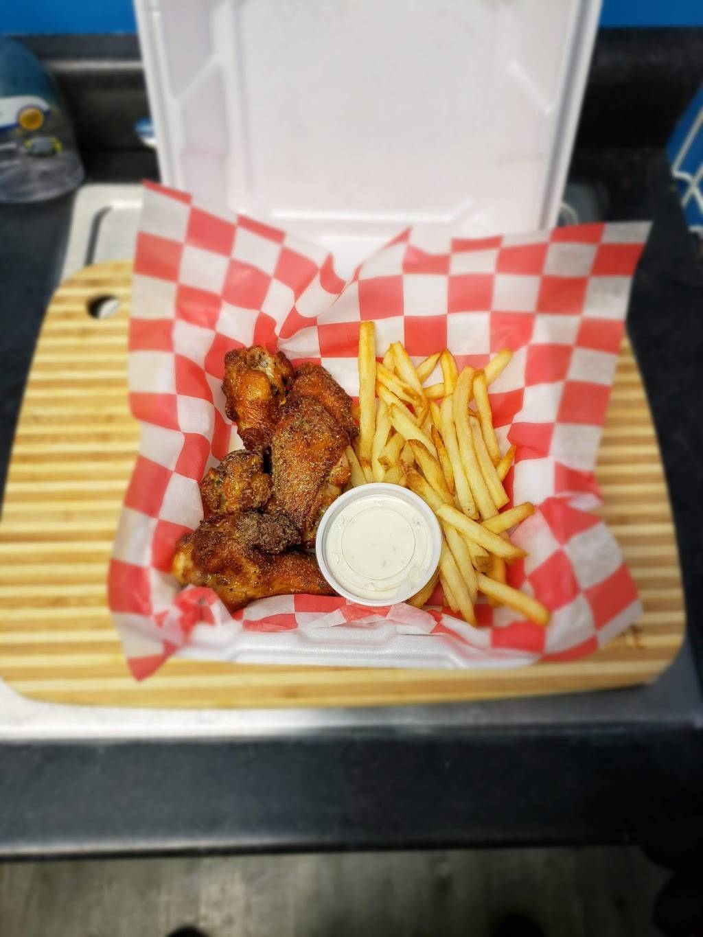 Crazy Legs | restaurant | 4526 Beecher Rd, Flint, MI 48532, USA | 8102936508 OR +1 810-293-6508