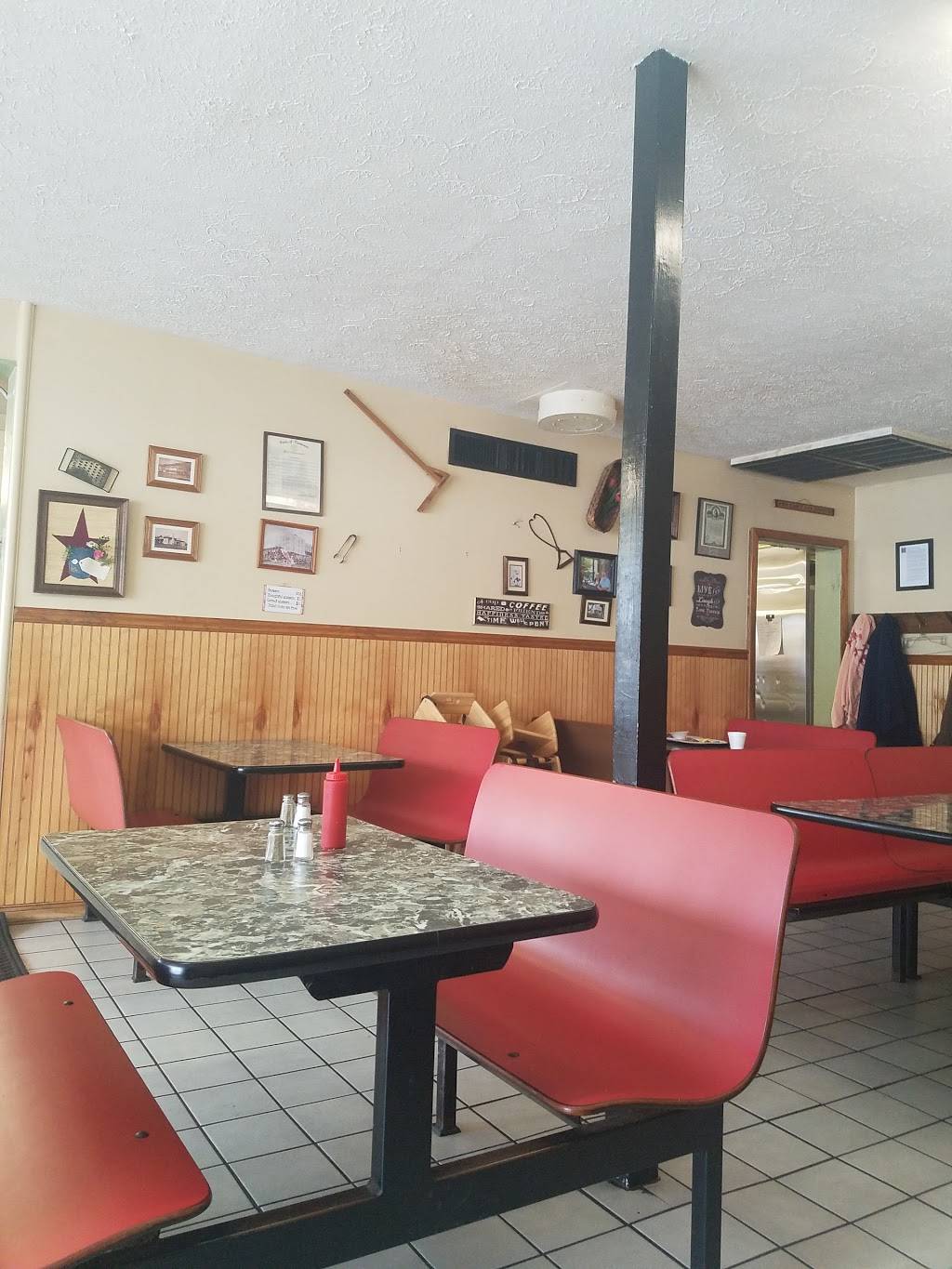 Bobs Dairyland | restaurant | 8361 US-19E, Roan Mountain, TN 37687, USA | 4237723641 OR +1 423-772-3641