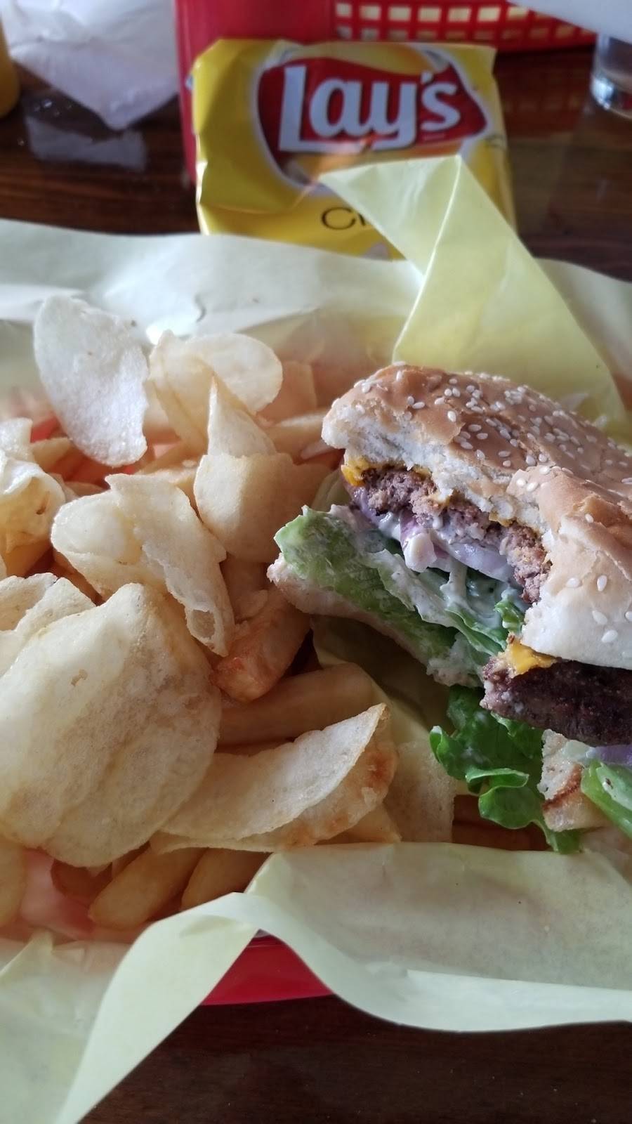 Rockys Family Bar & Grill | restaurant | 3821 W Magnolia Blvd, Burbank, CA 91505, USA | 8188430227 OR +1 818-843-0227