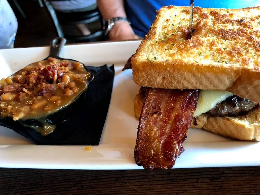 Smokehouse on Main | restaurant | 24255 Main St, Santa Clarita, CA 91321, USA | 6618884585 OR +1 661-888-4585