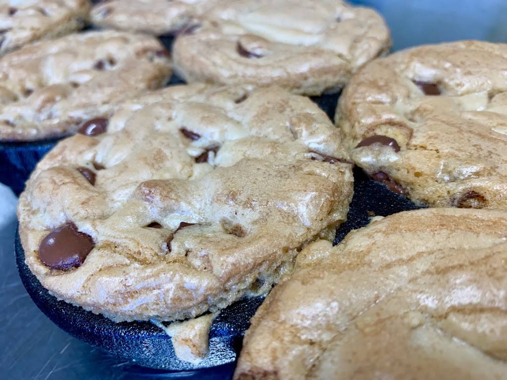 Hound Dog BBQ | restaurant | 1320 SE Water Ave, Portland, OR 97214, USA | 5035932828 OR +1 503-593-2828