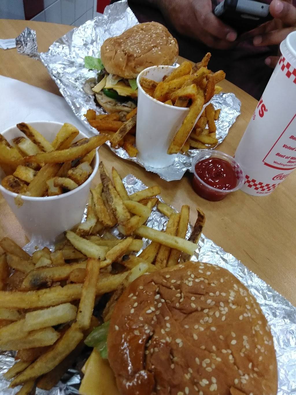 Five Guys | meal takeaway | 2641 N 44th St, Phoenix, AZ 85008, USA | 6029560444 OR +1 602-956-0444
