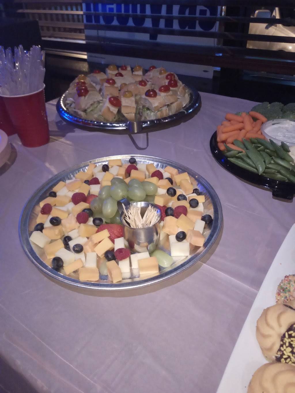 MILANO’S Cafe Bar | restaurant | 3930 W School St, Chicago, IL 60618, USA | 7736853830 OR +1 773-685-3830