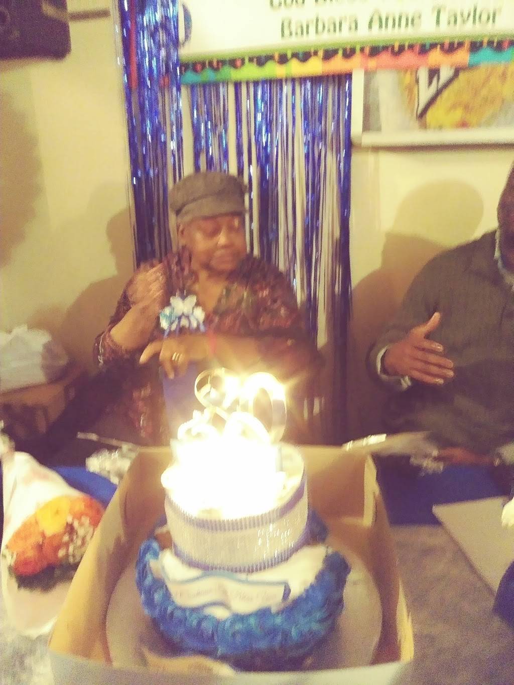 Tiptop Bar & Grill | restaurant | 432 Franklin Ave, Brooklyn, NY 11238, USA | 7188579744 OR +1 718-857-9744