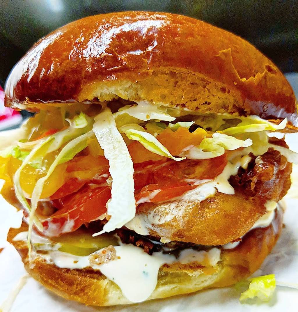 Burger Royale | restaurant | 2921 ON-11, Oro Station, ON L0L 2E0, Canada | 7054876978 OR +1 705-487-6978