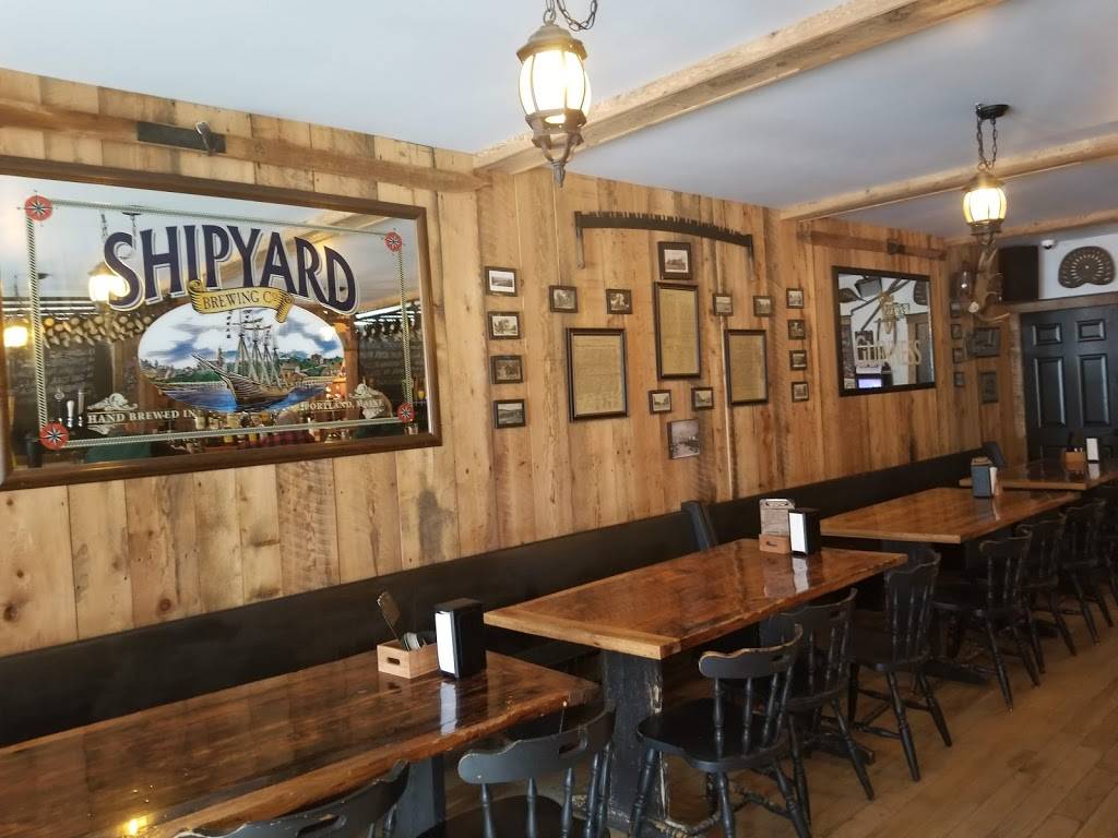 Tucks Ale House | restaurant | 160 Main St, Farmington, ME 04938, USA | 2078602666 OR +1 207-860-2666