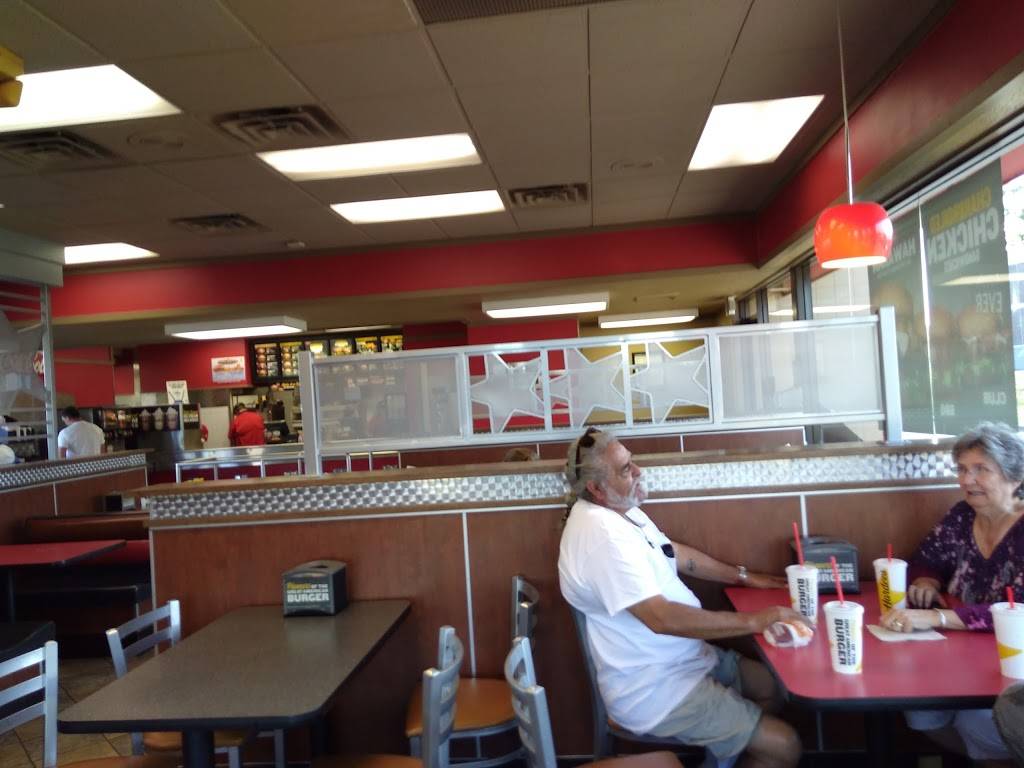 Hardees | restaurant | 1033 Paris Rd, Mayfield, KY 42066, USA | 2702475968 OR +1 270-247-5968