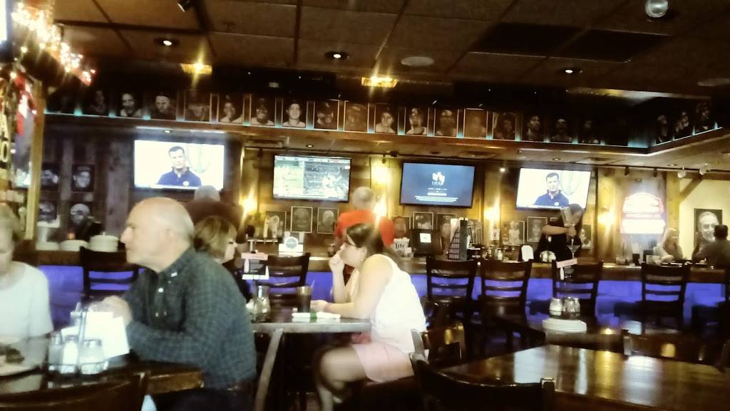 Ginos East Rosemont | restaurant | 9501 W Devon Ave, Rosemont, IL 60018, USA | 8478253333 OR +1 847-825-3333