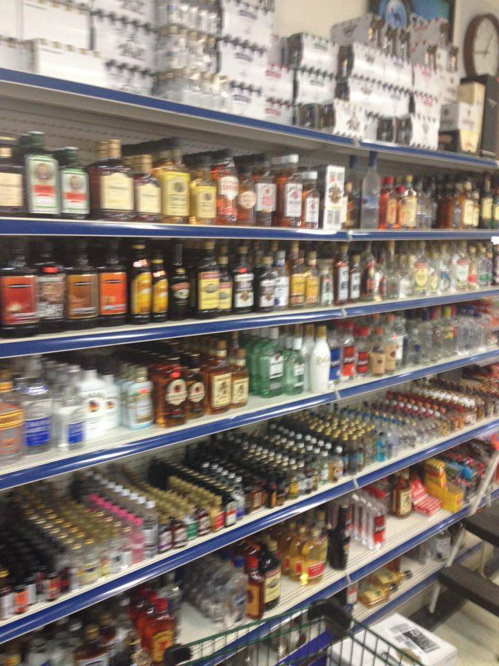 Hubbardston liquors & food Market | bakery | 32 Main St, Hubbardston, MA 01452, USA | 9789285038 OR +1 978-928-5038