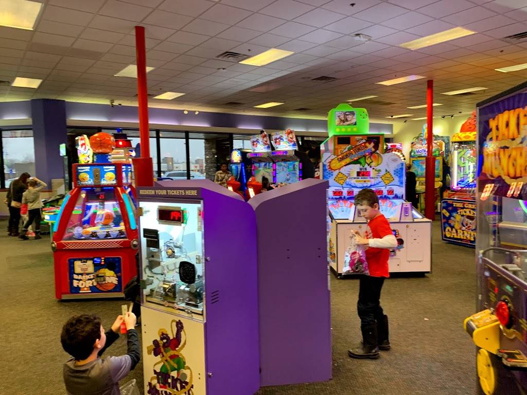 Chuck E. Cheeses | restaurant | 1615 Golden Gate Plaza, Mayfield Heights, OH 44124, USA | 4406841110 OR +1 440-684-1110