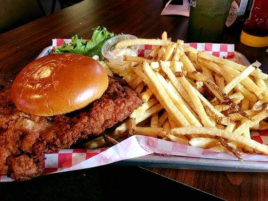 Trade Winds Pub & Eatery | restaurant | 1700 Recreation Dr, Springfield, IL 62711, USA | 2176795482 OR +1 217-679-5482