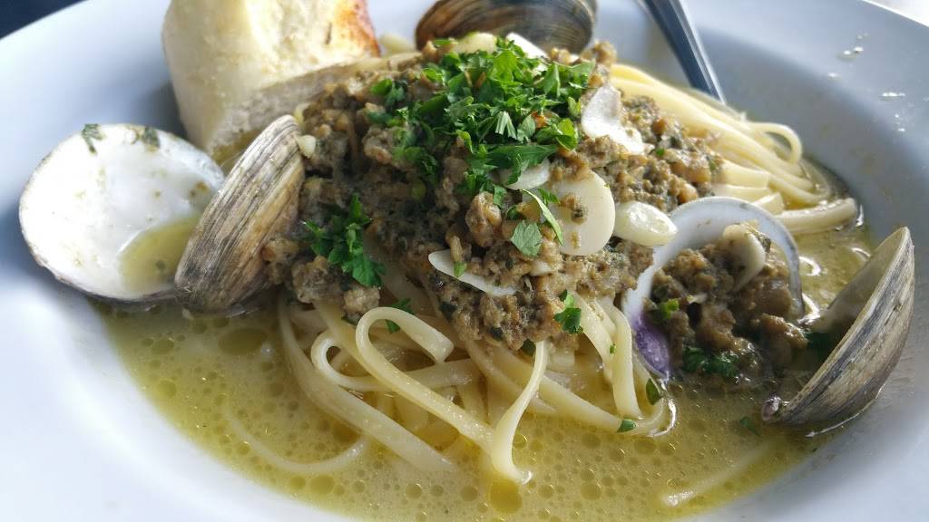 Claudios Waterfront | restaurant | 111 Main St, Greenport, NY 11944, USA | 6314771889 OR +1 631-477-1889