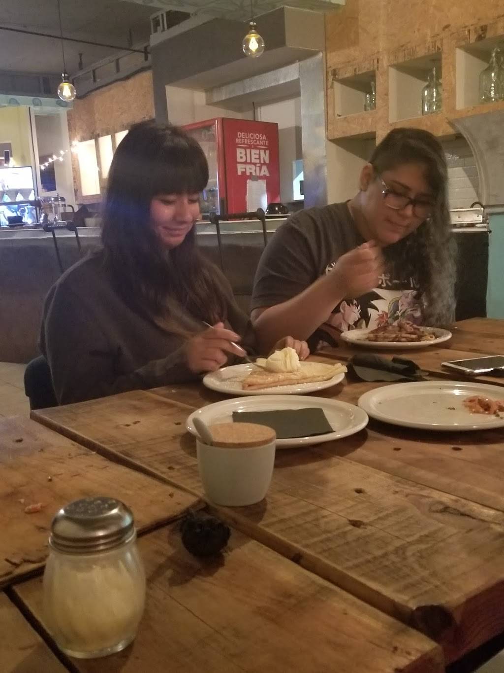 VOSTOK PIZZA | restaurant | René Ortiz C. 24, Centro Playas, 22710 Rosarito, B.C., Mexico | 016611236664 OR +52 661 123 6664