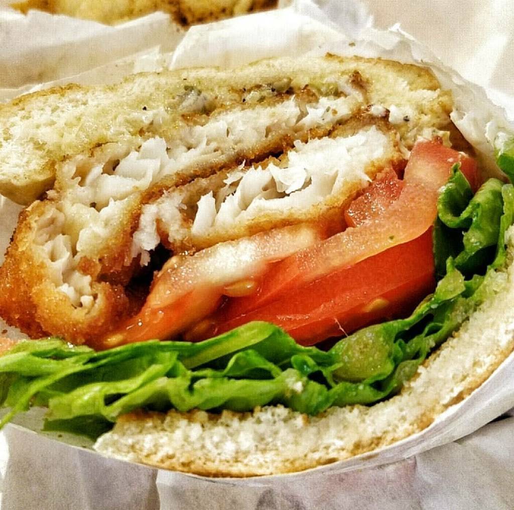 Chowders | restaurant | 2 Beach St, San Francisco, CA 94133, USA | 4153914737 OR +1 415-391-4737