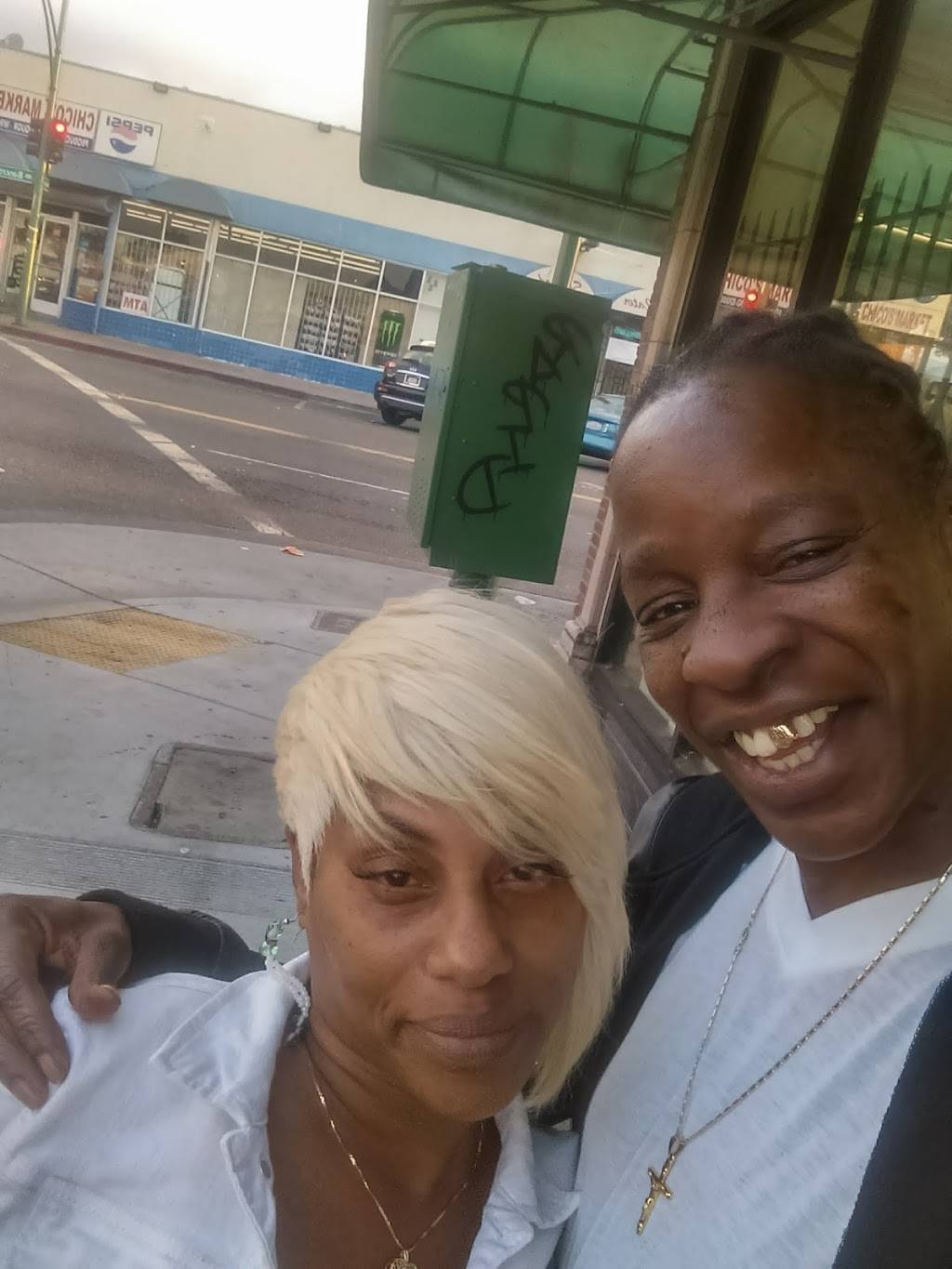 Gennys Fire Pit | restaurant | 6637 Bancroft Ave, Oakland, CA 94605, USA | 5107771200 OR +1 510-777-1200