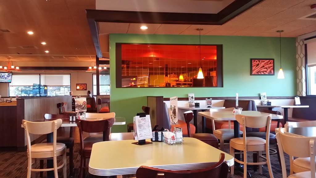 Village Inn | bakery | 3160 S Wadsworth Blvd, Lakewood, CO 80227, USA | 3039853608 OR +1 303-985-3608