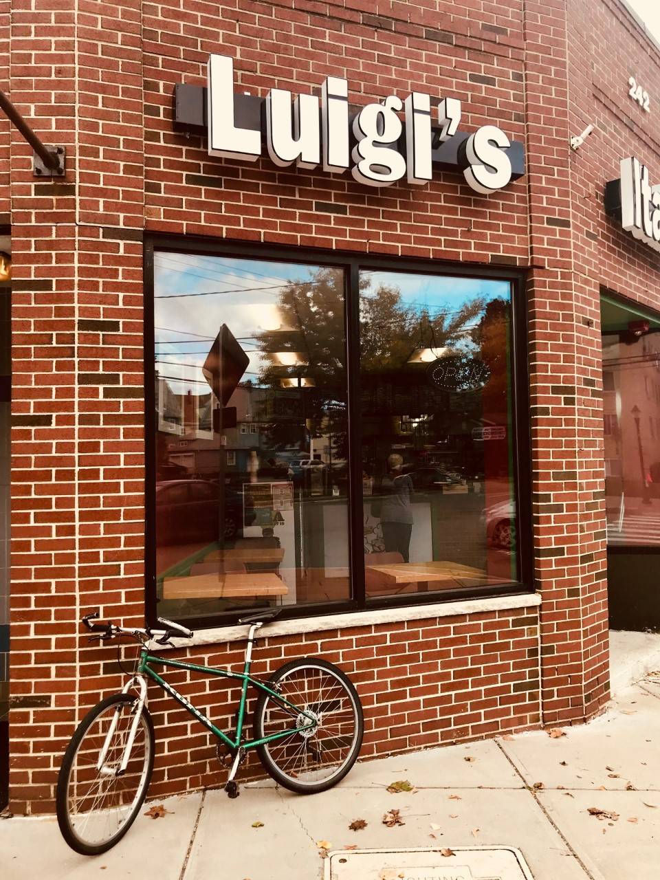 Luigis Italian Kitchen | restaurant | 242 Massachusetts Ave, Arlington, MA 02474, USA | 7817771719 OR +1 781-777-1719