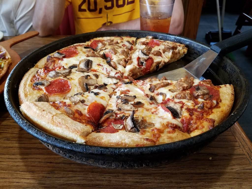 Pizza Hut | meal takeaway | 300 W OH-14, Columbiana, OH 44408, USA | 3304822623 OR +1 330-482-2623
