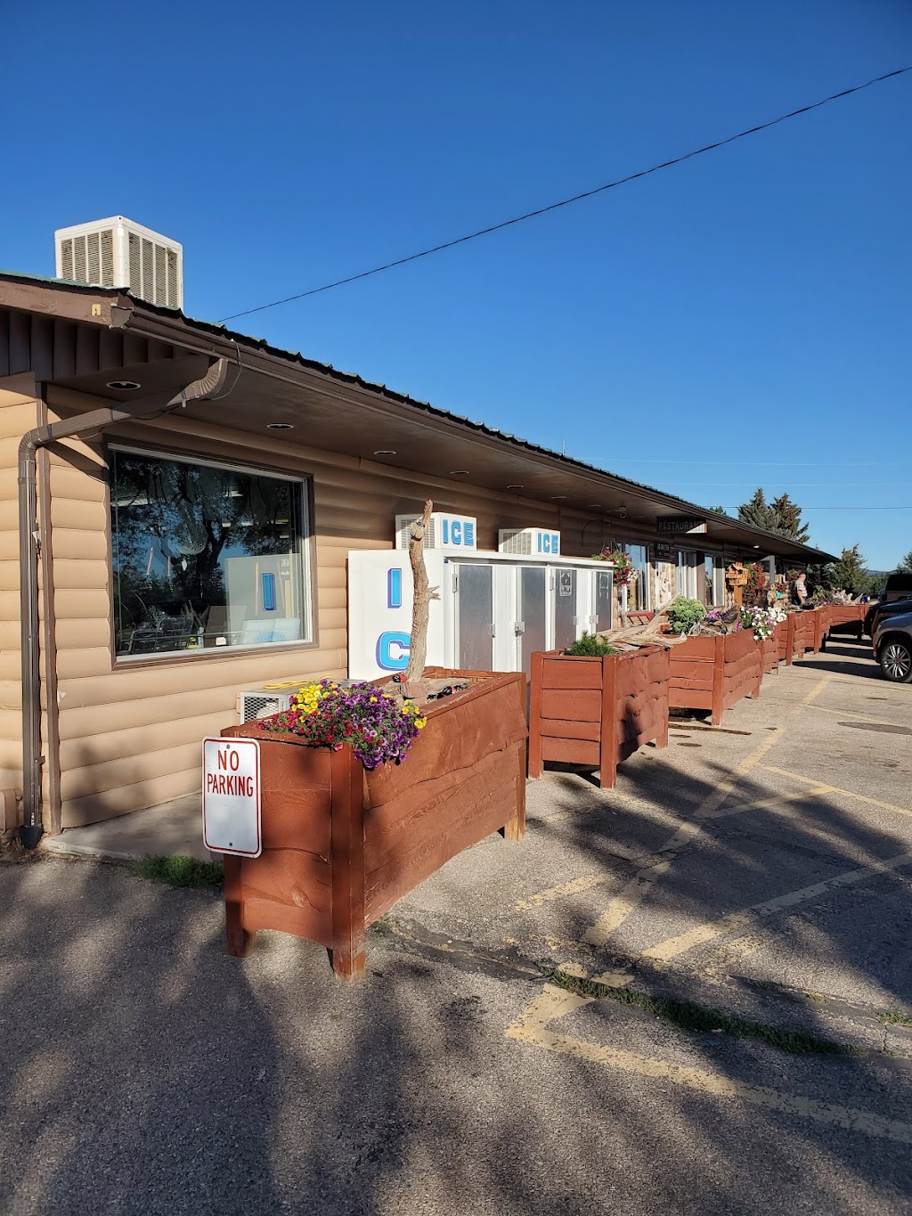 Flaming Gorge Resort | restaurant | 1100 E Flaming Gorge Resort, Dutch John, UT 84023, USA | 4358893773 OR +1 435-889-3773