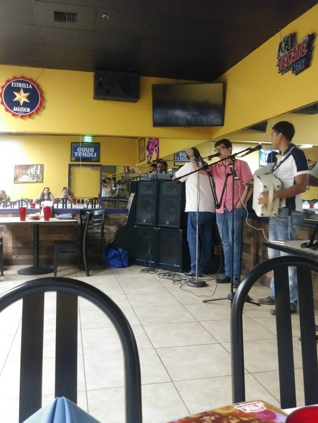 Mariscos El Pescador | restaurant | 5763 N First St, Fresno, CA 93710, USA | 5599812150 OR +1 559-981-2150