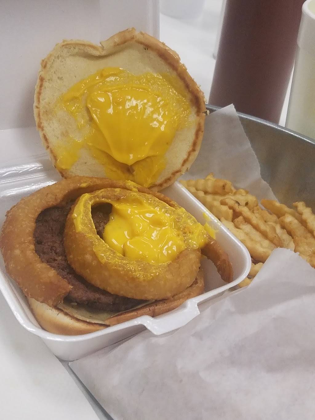 The Burger Garage & Ice Cream Shop | restaurant | 101 North Old, US-81, Hesston, KS 67062, USA | 3162833000 OR +1 316-283-3000