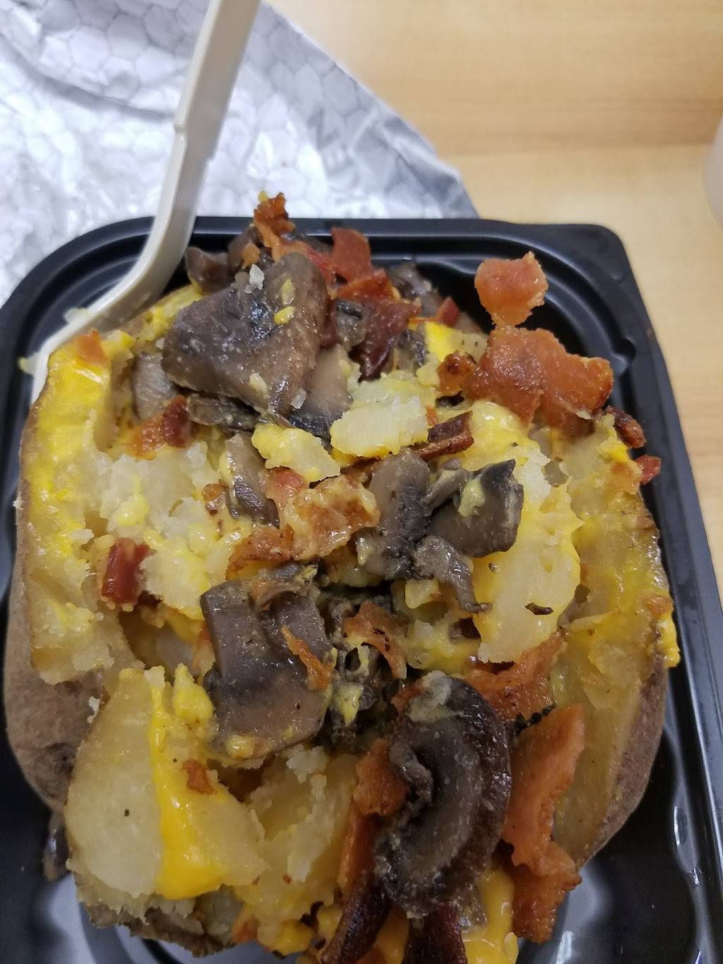 Wendys | restaurant | 230 Conner St, Noblesville, IN 46060, USA | 3177734065 OR +1 317-773-4065