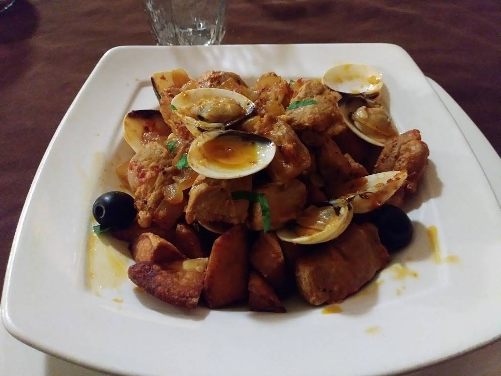 Gallery Restaurant | restaurant | 11 Queens Ave, Leamington, ON N8H 1M4, Canada | 5193222399 OR +1 519-322-2399