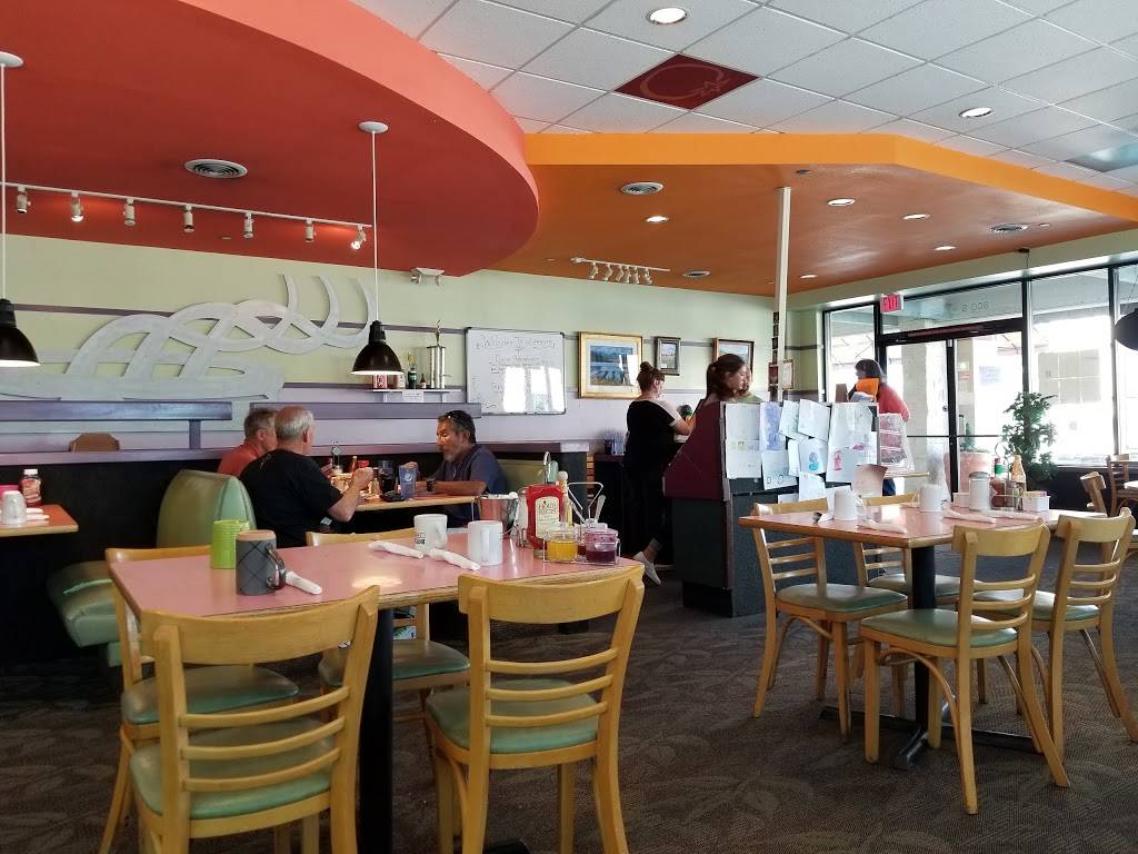 Leenies Cafe Longmont | cafe | 800 S Hover St, Longmont, CO 80501, USA | 3037764195 OR +1 303-776-4195