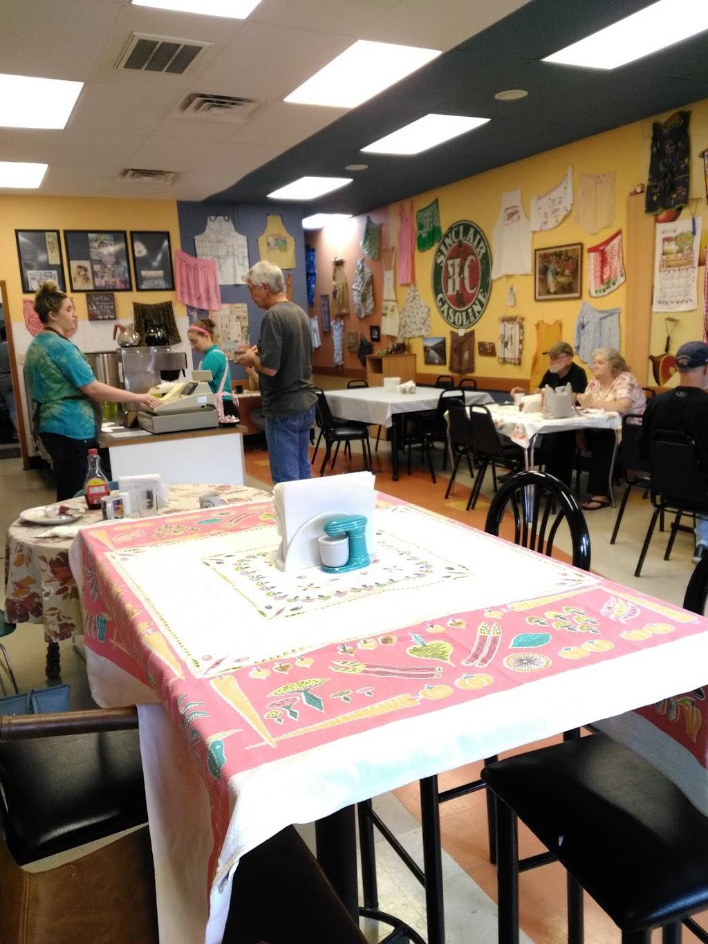 Apron Strings Diner | restaurant | 647 X St, Bedford, IN 47421, USA | 8126757154 OR +1 812-675-7154