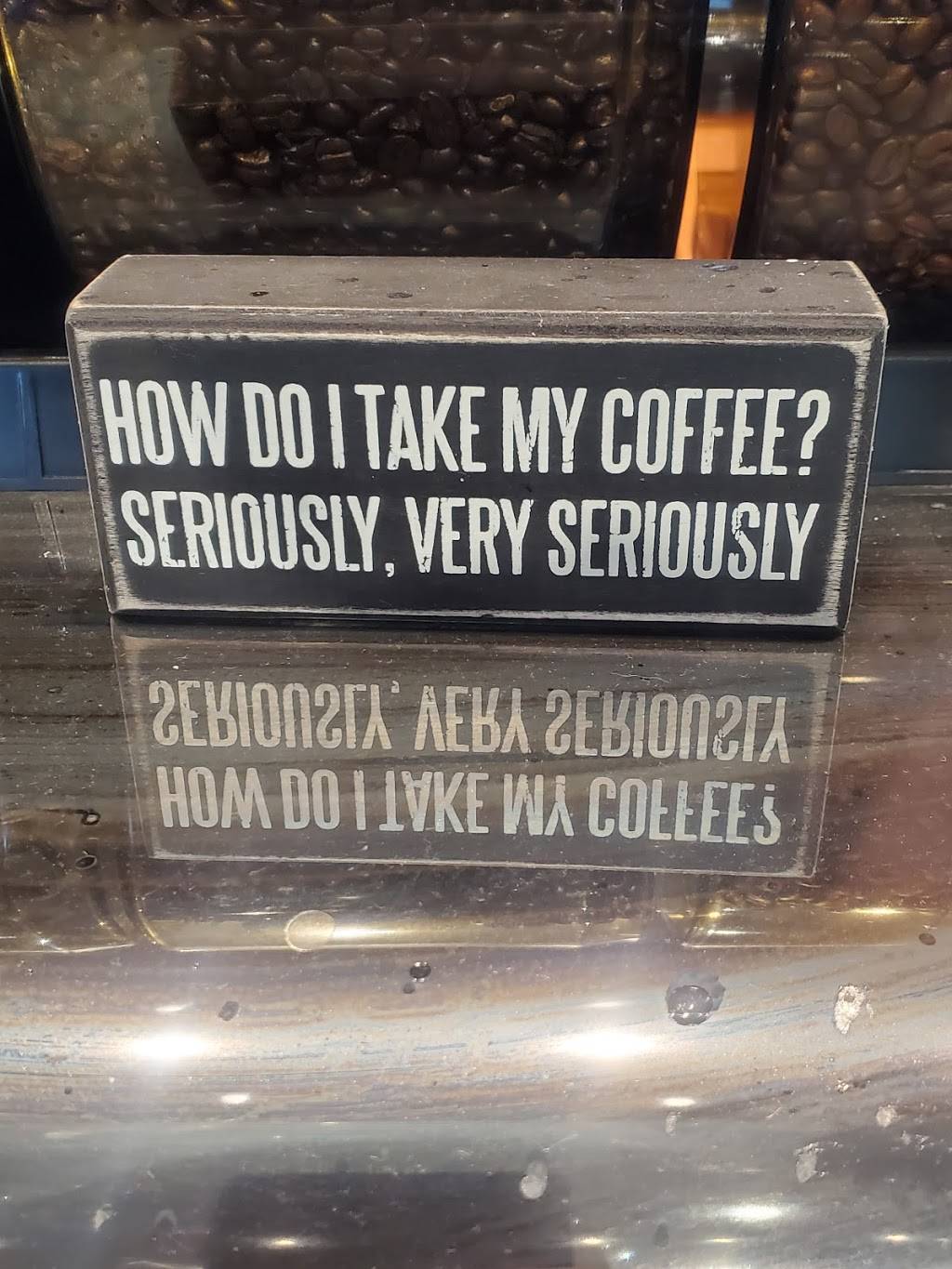 Starbucks | cafe | 690 E Main St, Waynesboro, PA 17268, USA | 7178314156 OR +1 717-831-4156