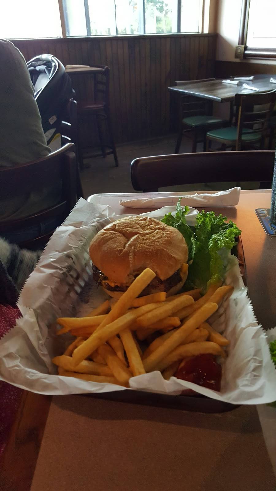 Dillons Pub & Grill | restaurant | 91200 Overseas Hwy, Tavernier, FL 33070, USA | 3058526929 OR +1 305-852-6929