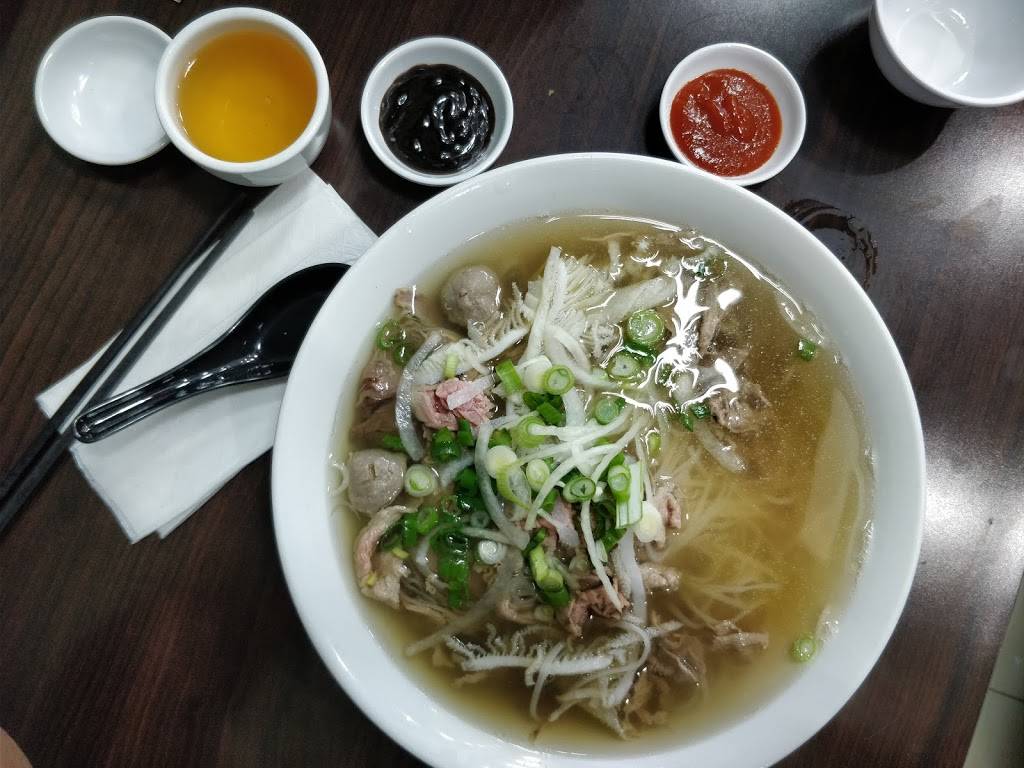 Pho Metro | restaurant | 2057 Lawrence Ave E, Scarborough, ON M1R 2Z4, Canada | 4167508898 OR +1 416-750-8898