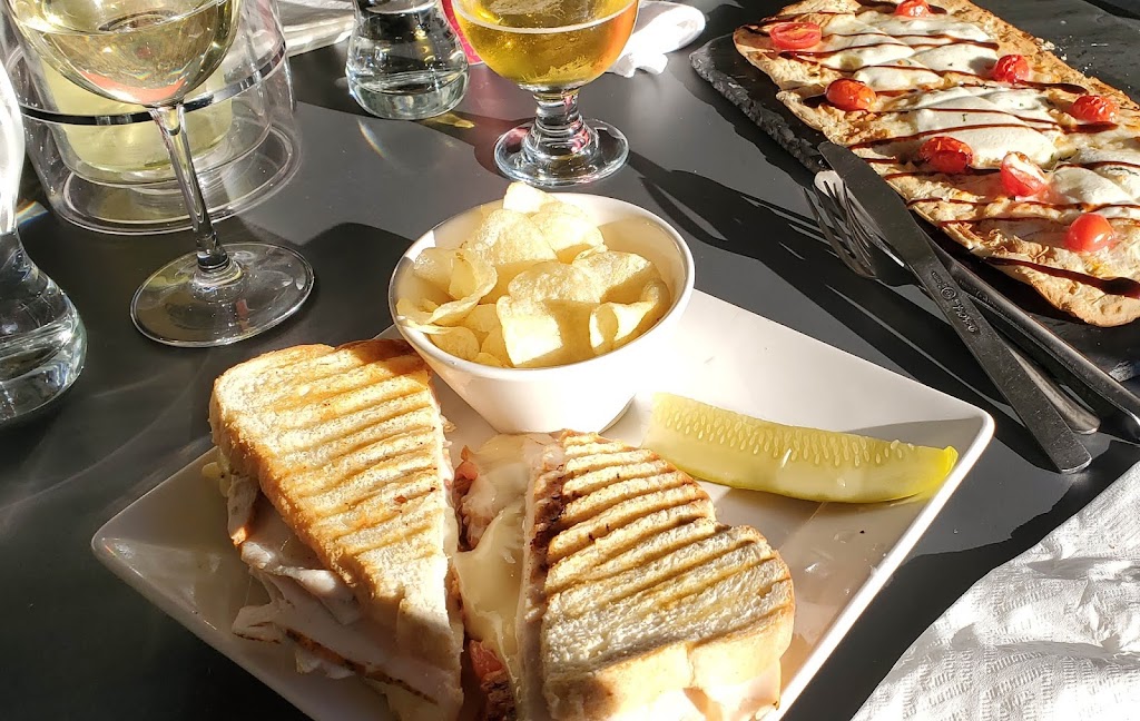 High & Low Winery + Bistro | restaurant | 588 Medina Rd, Medina, OH 44256, USA | 8444664456 OR +1 844-466-4456